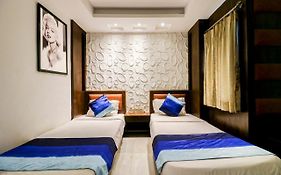 Oyo 8433 Hotel Myra